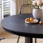 Table à manger de ferme en bois massif 52 x 52 avec plateau rond texturé et piètement en X pour salles à manger modernes et réunions de famille Noir