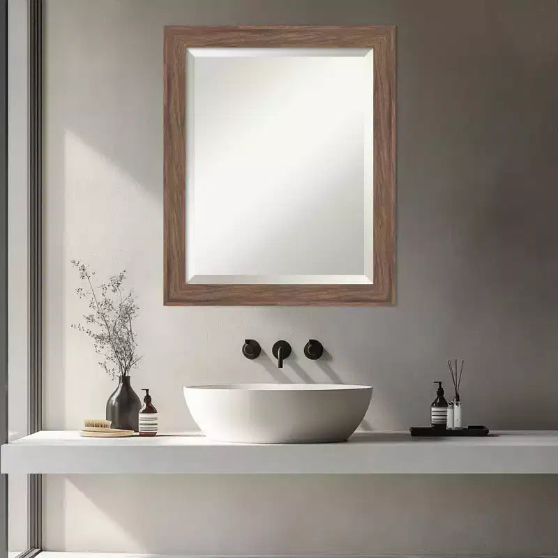 Miroir Mural de Salle de Bain Encadré à Bords Biseautés Étroits Marron Moyen Pia Amanti Art
