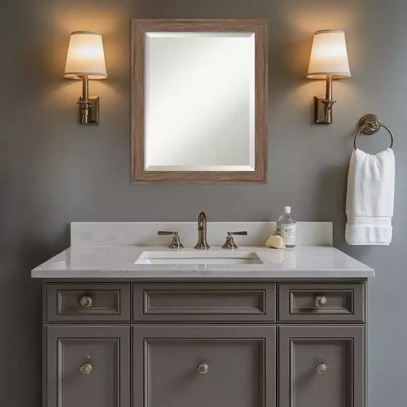 Miroir Mural de Salle de Bain Encadré à Bords Biseautés Étroits Marron Moyen Pia Amanti Art